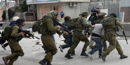 قوات الاحتلال تعتقل 10 فلسطينيين 