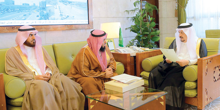  أمير منطقة الرياض خلال استقباله رئيس المجلس البلدي