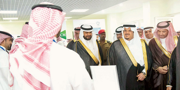  نائب أمير منطقة الرياض يتجول في المعرض
