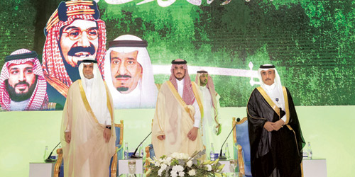  الأمير بدر بن سلطان خلال افتتاحه الملتقى