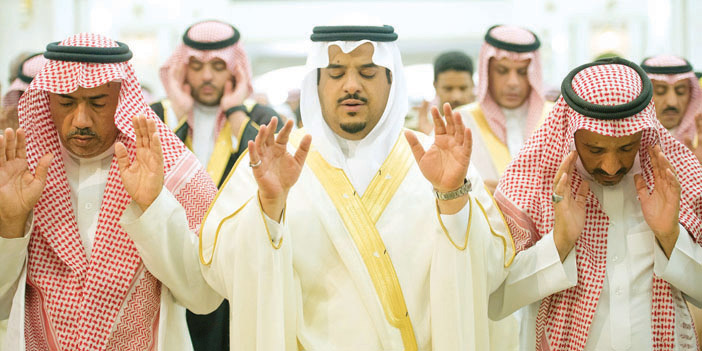  نائب أمير منطقة الرياض خلال صلاته على الشهيد المديهش