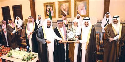 الأمير مقرن يشرف حفل إمارة منطقة عسير لتكريم شهداء «المروحية» 