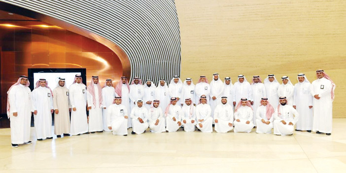  صورة جماعية للمشاركين في الاجتماع والزيارات