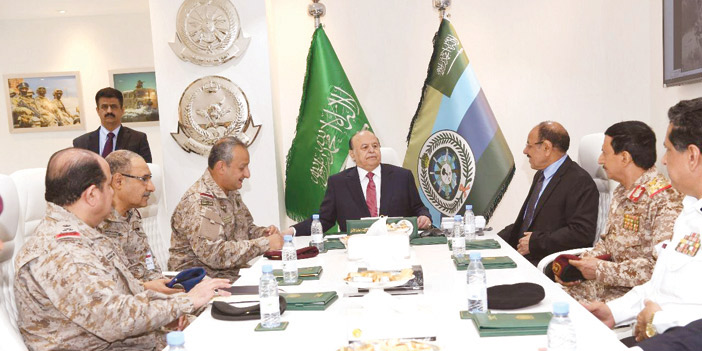  الرئيس اليمني خلال زيارته للقوات المشتركة