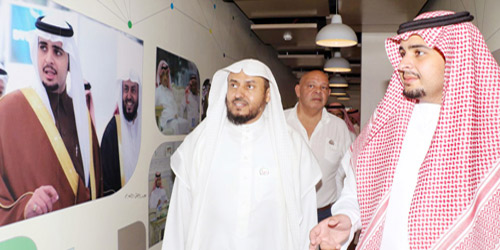  الأمير فيصل بن عبدالرحمن خلال الجولة