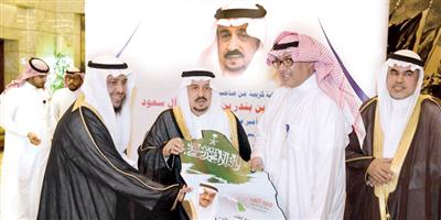 أمير منطقة الرياض يكرم مصرف الراجحي 