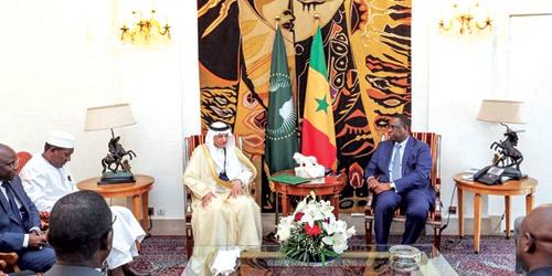  الرئيس السنغالي خلال لقائه د. العثيمين