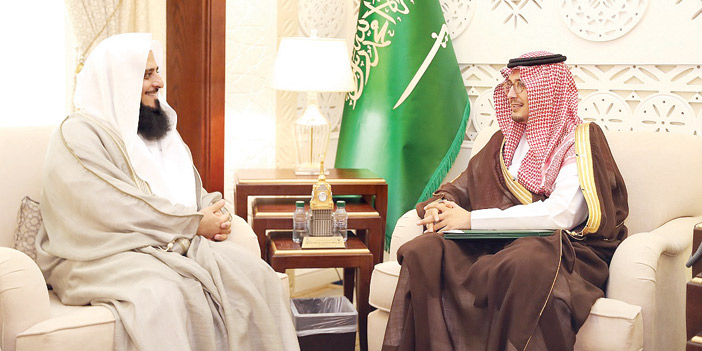   من لقاء الأمير أحمد بن فهد مع رئيس وأعضاء الجمعية