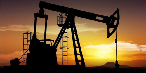 النفط يكسر حاجز 80 دولارًا لأول مرة منذ 42 شهرًا 