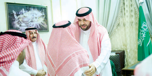  الأمير فيصل بن خالد خلال استقباله المهنئين