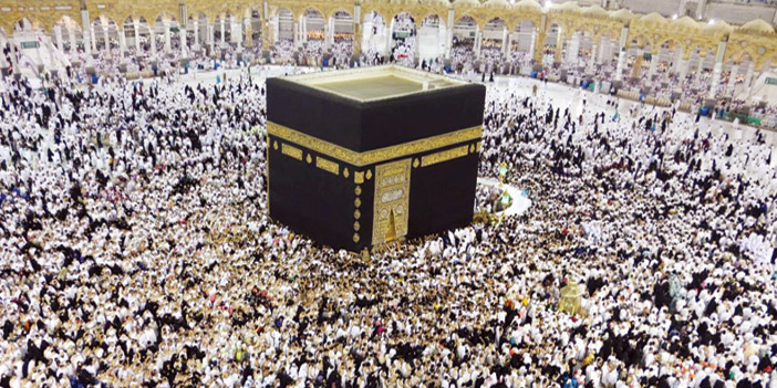  آلاف المسلمين متوجهون إلى مكة المكرمة