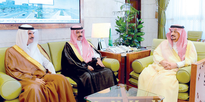 الأمير فيصل بن بندر يستقبل أعضاء مجلس منطقة الرياض 