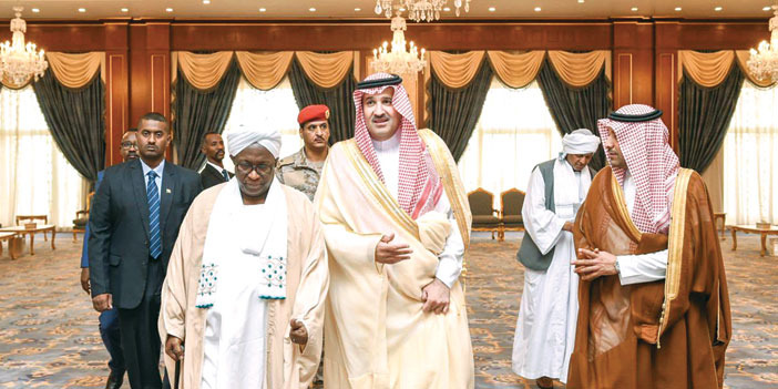  الأمير فيصل بن سلمان مستقبلاً نائب رئيس السودان
