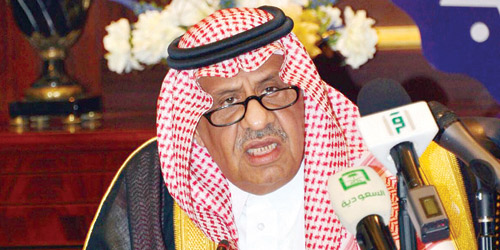  الأمير خالد بن سلطان خلال ترؤسه الاجتماع