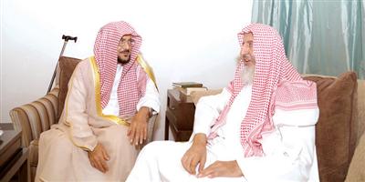 سماحة المفتي العام للمملكة يستقبل وزير الشؤون الإسلامية 