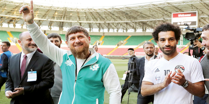 الرئيس الشيشاني يحضر تدريبات منتخب مصر ويحتفي بصلاح ‏ 
