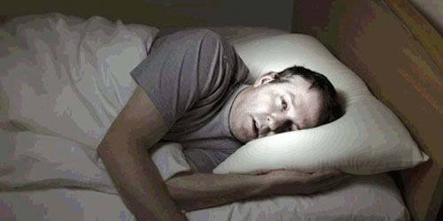 دورات النوم المتقطعة مرتبطة بالتقلبات المزاجية 