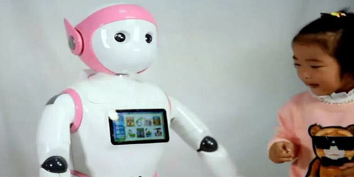 «المربية الإلكترونية»... روبوت جديد لمجالسة الأطفال في الصين 