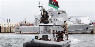 البحرية الليبية تنقذ 185 مهاجرًا غير شرعي قبالة سواحلها 