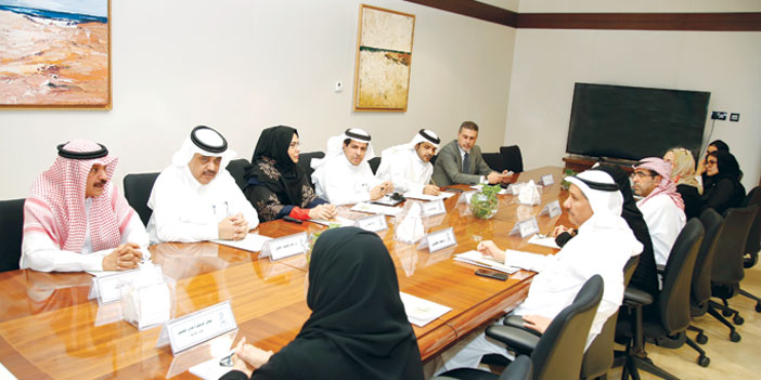   قيادات جامعة الأميرة نورة ووفد الجزيرة خلال الاجتماع