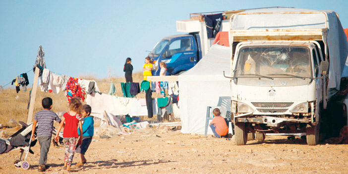 نازحون سوريون عند الحدود الأردنية نتيجة التصعيد العسكري من قبل النظام على الجنوب