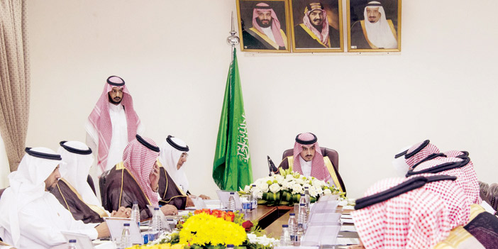  الأمير بدر بن سلطان مترئساً الاجتماع