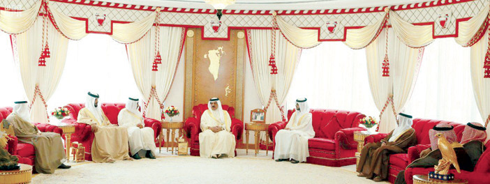  ملك البحرين خلال استقباله سفراء السعودية والإمارات والكويت