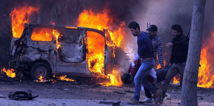 مقتل 18 شخصاً بتفجير سيارة مفخخة شرق سوريا 