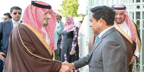 رئيس المالديف خلال استقباله سمو وزير الداخلية