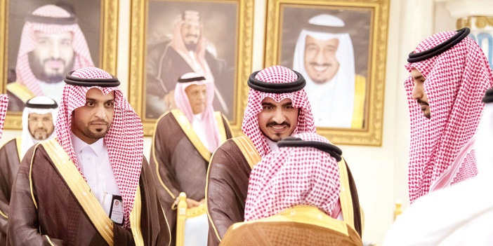  الأمير بدر بن سلطان خلال استقباله المواطنين