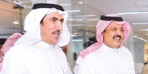 الأمير عبدالعزيز بن سعد والدكتور حمود الشمري مدير الشؤون الصحية