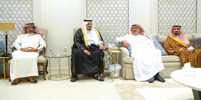  أمير منطقة الرياض بالنيابة معزياً في وفاة والدة الأمير ناصر بن سعود