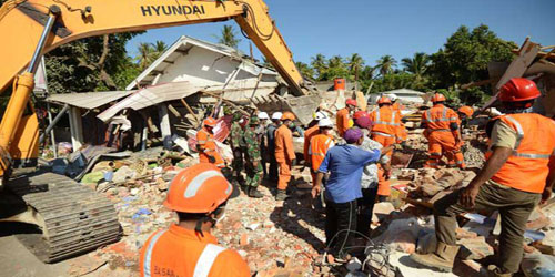 ارتفاع حصيلة زلزال إندونيسيا إلى 131 قتيلاً 