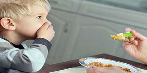 لا تضغط على طفلك لتغيير عادات تناول الطعام 