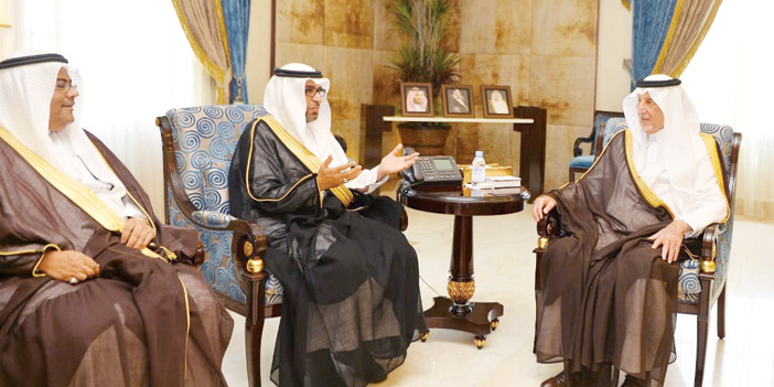  الأمير خالد الفيصل خلال استقباله الثقفي