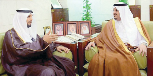  أمير منطقة الرياض بالنيابة خلال استقباله آل حسن