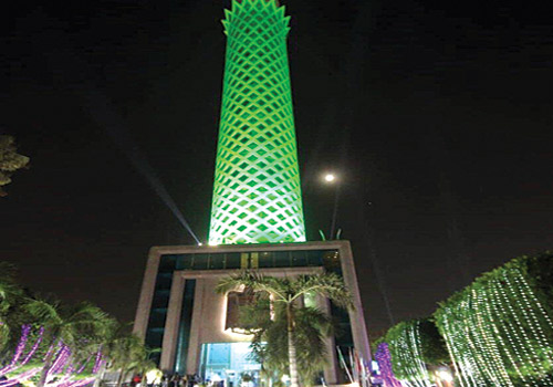  برج القاهرة يتزين باللون الأخضر