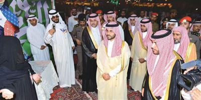 الأمير فيصل بن فهد بن مقرن يقوم بجولة على المواقع الاحتفالية باليوم الوطني بمدينة حائل 