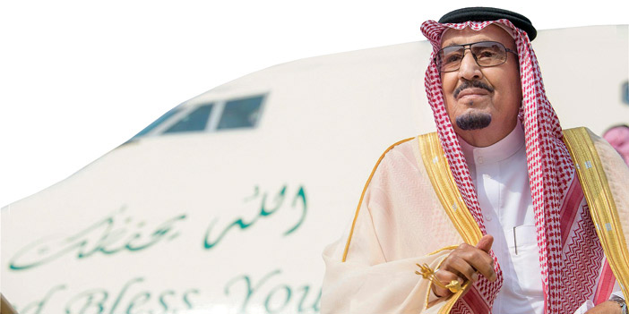  خادم الحرمين الشريفين لدى وصوله إلى الرياض أمس.