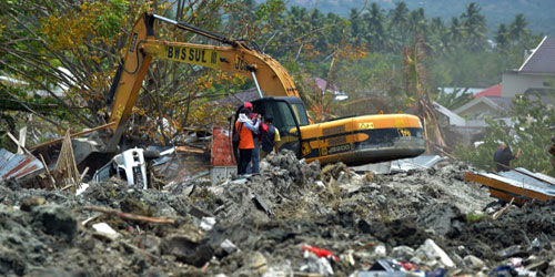 إندونيسيا تسابق الوقت في عمليات الإنقاذ 