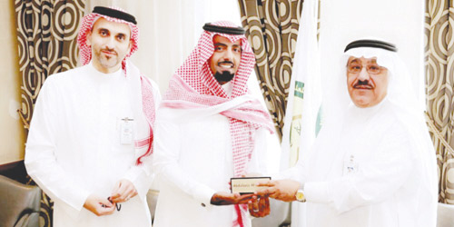 جامعة الملك سعود للعلوم الصحية تكرم المقحم 