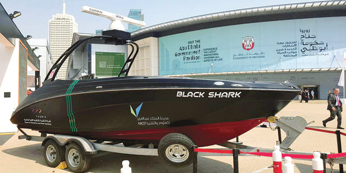 «القرش الأسود».. قارب ذكي مزود بأنظمة استشعار للقيام بمهام متعددة 