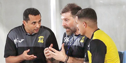  المدرب بيليتش يشرح للبرازيلي كارليتو أخطاءه