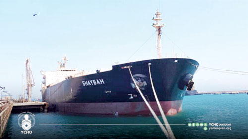 وصول أول باخرة سعودية من منحة المشتقات النفطية إلى ميناء عدن 