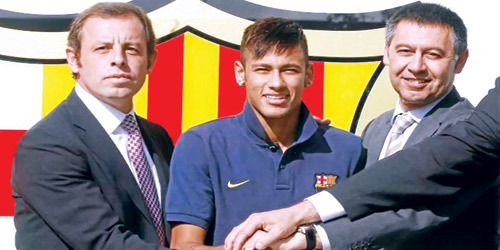  نيمار وبارتوميو وروسيل خلال تقديم اللاعب في برشلونة