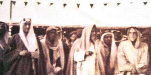  الملك فيصل مع أهالي القصيم في زيارته عام 1393هـ