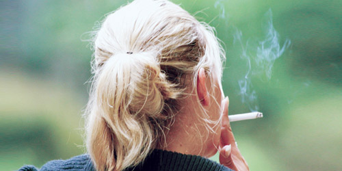 النساء المدخنات أكثر عرضة للإصابة بأمراض القلب 