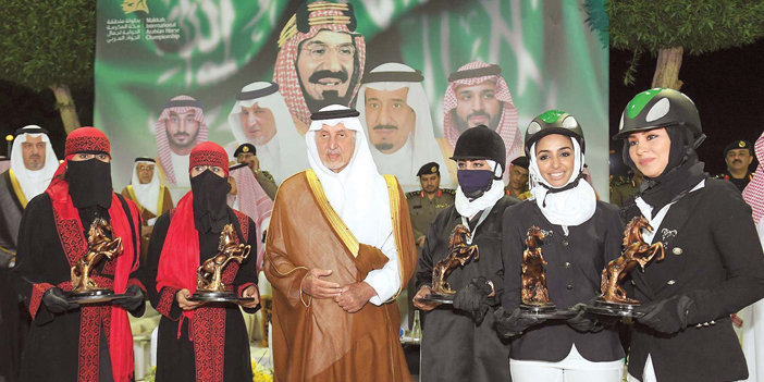 الفيصل يتوج الفائزين في البطولة الدولية لجمال الجواد العربي 