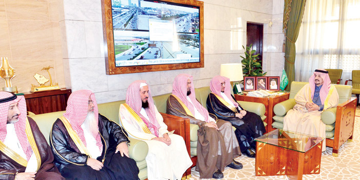  الأمير فيصل بن بندر يستقبل أعضاء مجلس إدارة جمعية تحفيظ القرآن