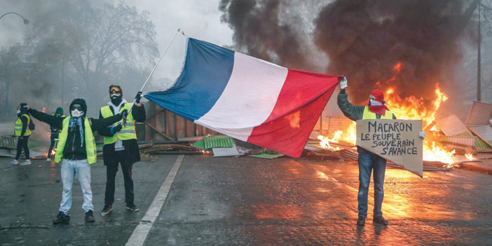فرنسا...الشعب يريد إسقاط الديمقراطية 